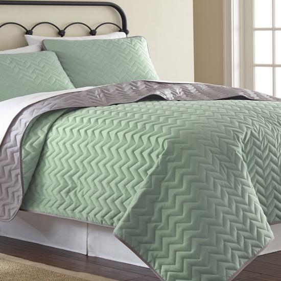 cxmicrotex Reversible Solid Geometric Embossed Quilt Set