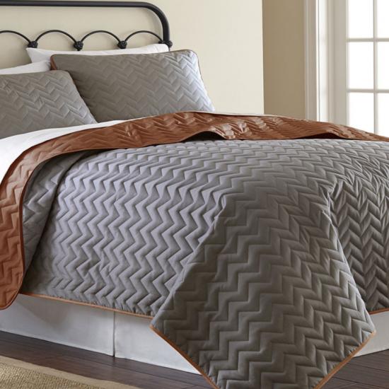 cxmicrotex Reversible Solid Geometric Embossed Quilt Set